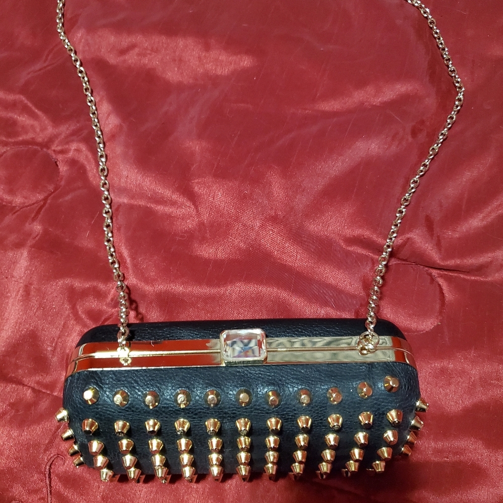 Studded clutch